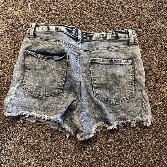 Indigo Rein White Washed Jean shorts - Picture 2 of 3